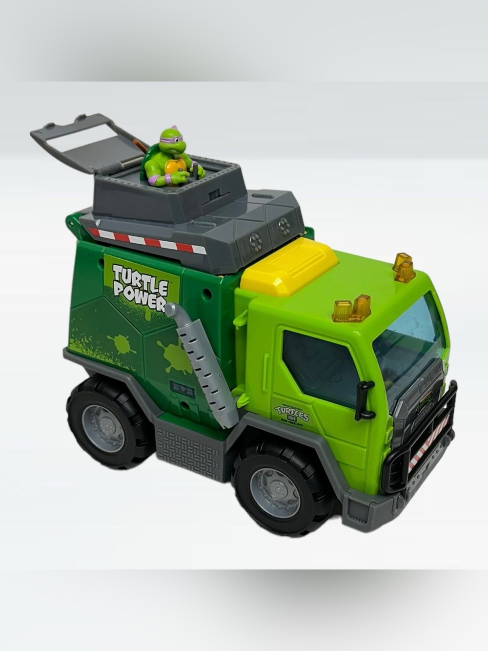 TMNT Mutant Mayhem Turtle Power Garbage Truck Playset & Donatello Figure
